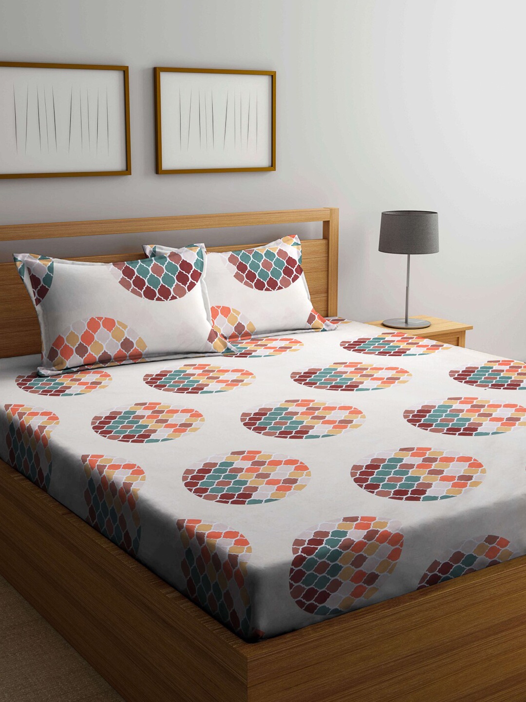 

KLOTTHE Geometric 300 TC King Bedsheet with 2 Pillow Covers, White