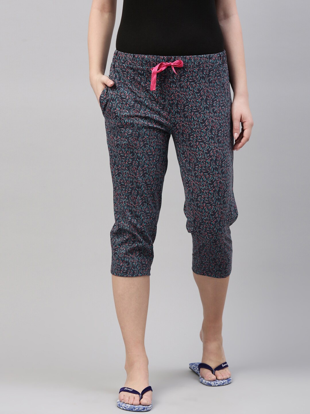 

Enviously Young Women Black & Blue Printed Capris