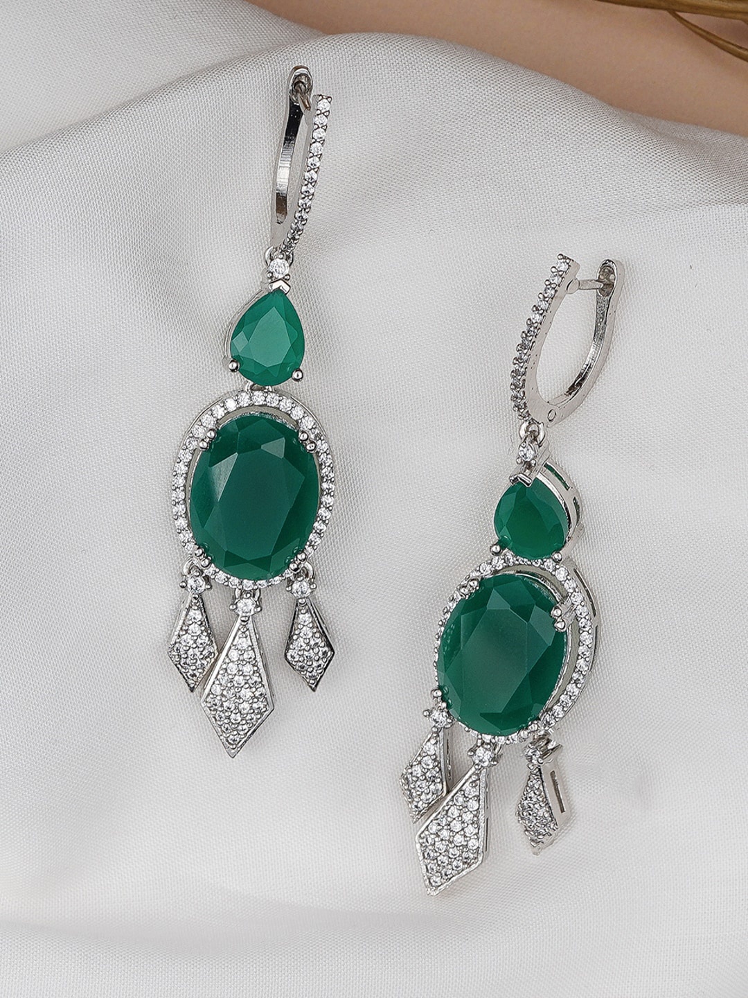 

Queen Be Green Contemporary Hoop Earrings