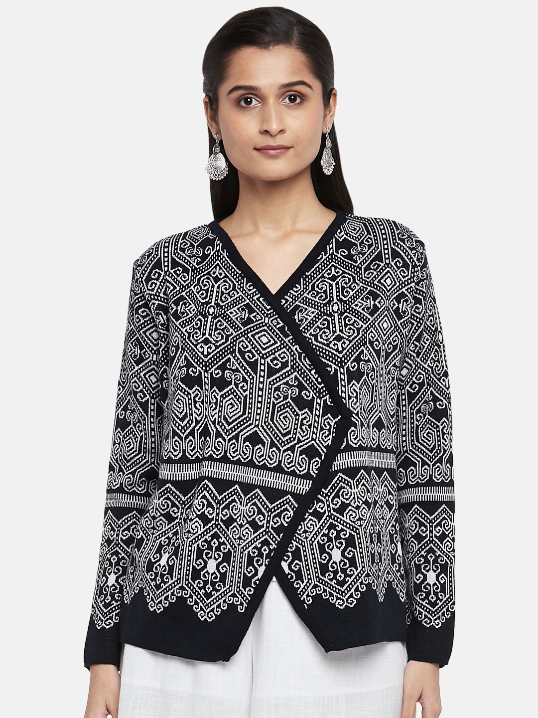 

AKKRITI BY PANTALOONS Women Blue & White Shrug