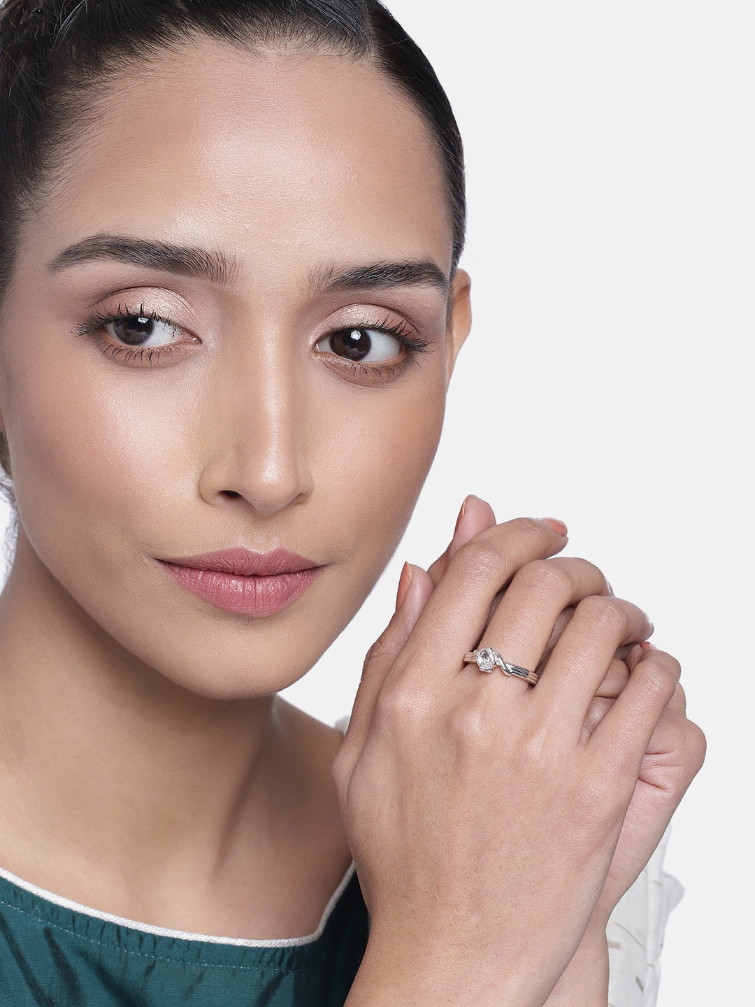 

Estele White Rhodium-Plated Oval CZ Studded Non-Adjustable Finger Ring