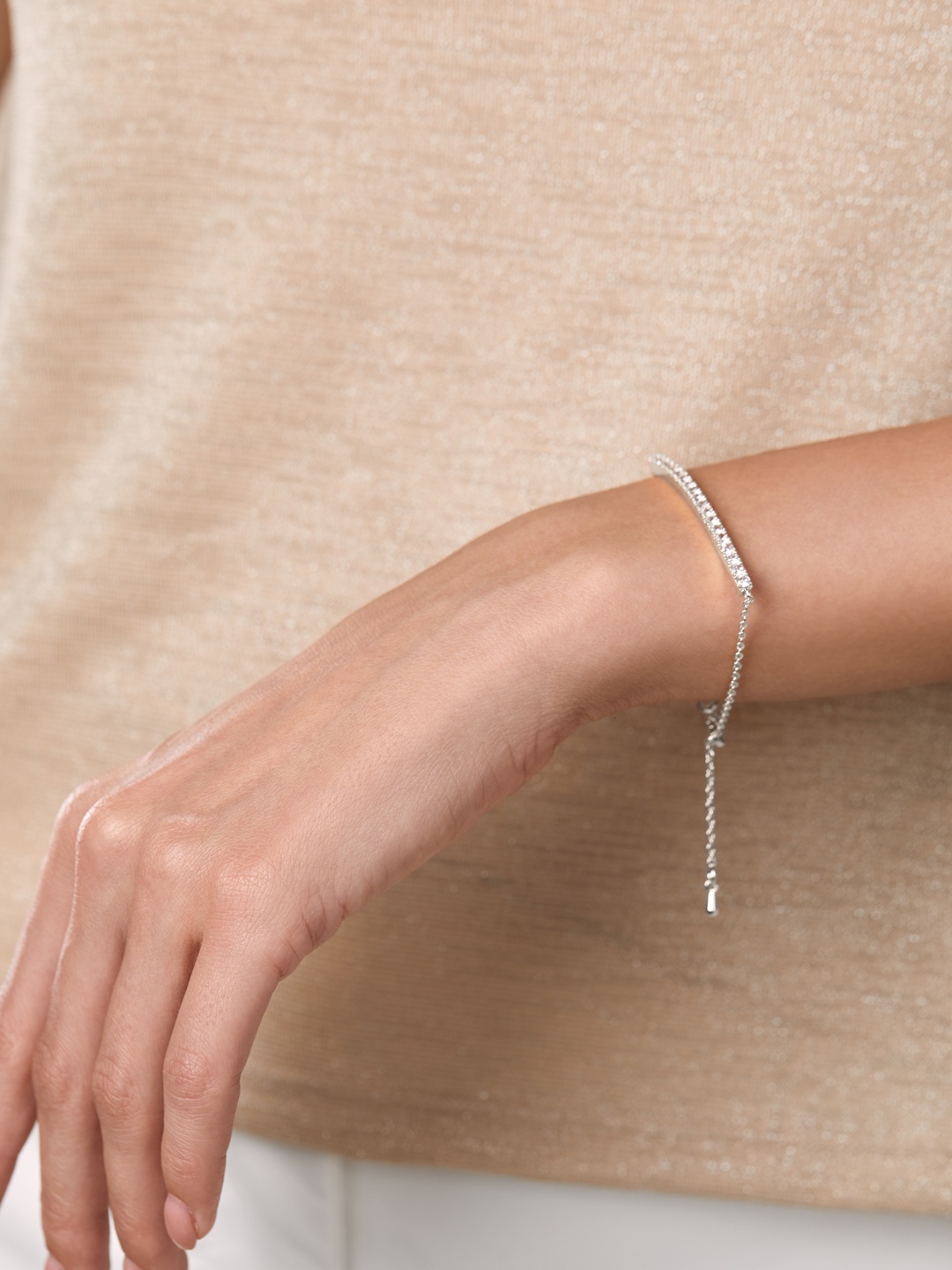 

MINUTIAE Women Silver-Toned & White Brass Crystals Handcrafted Silver-Plated Link Bracelet