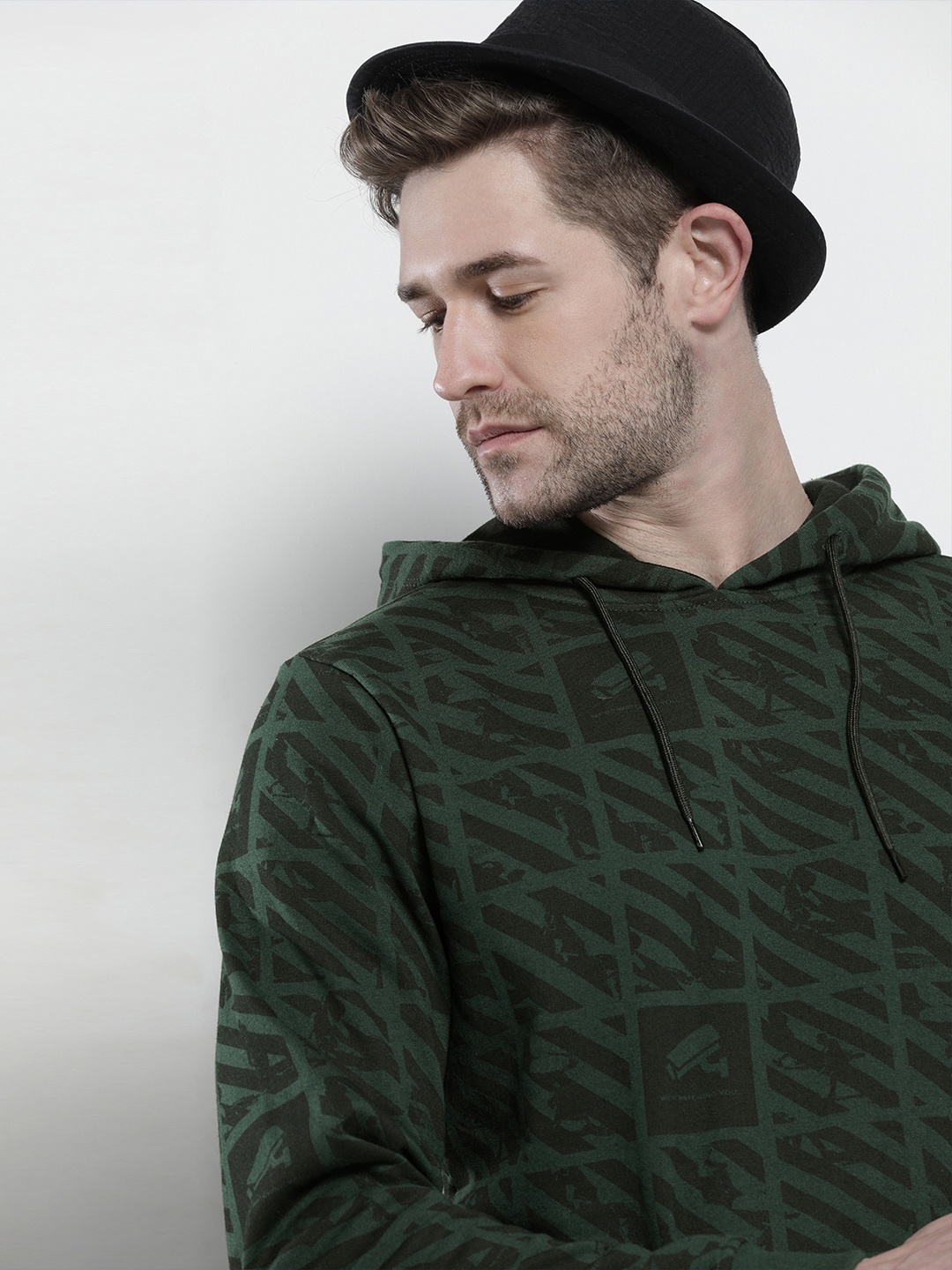 

The Indian Garage Co Men Olive Green Printed Hooded Sweatshirt