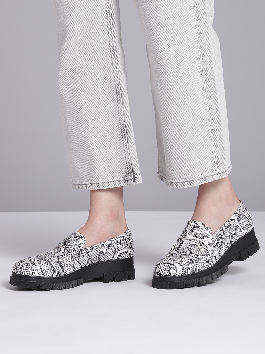 

Roadster Women White & Black Snakeskin Print Loafers