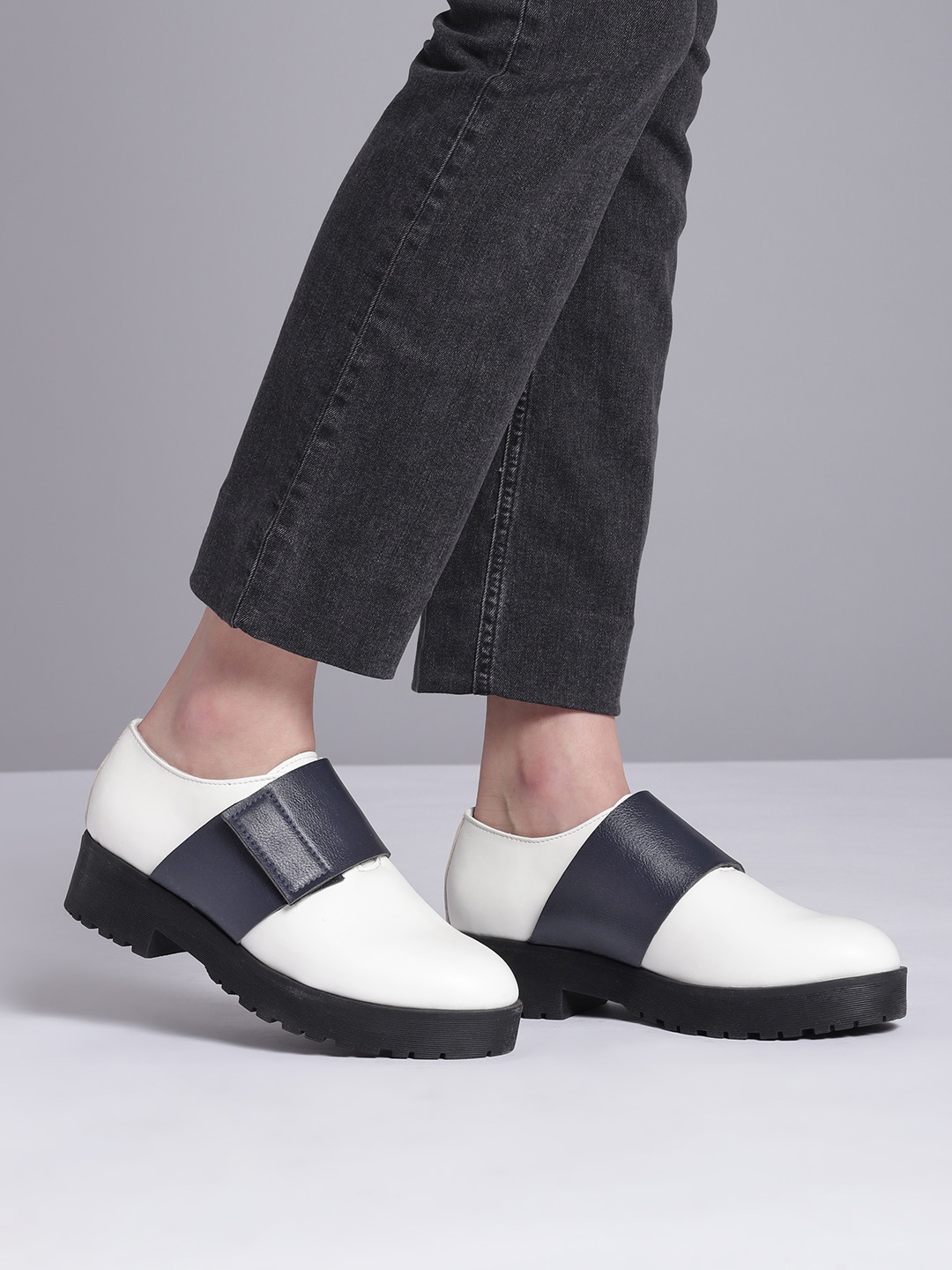 

Roadster Women White & Navy Blue Colourblocked Slip-On Sneakers