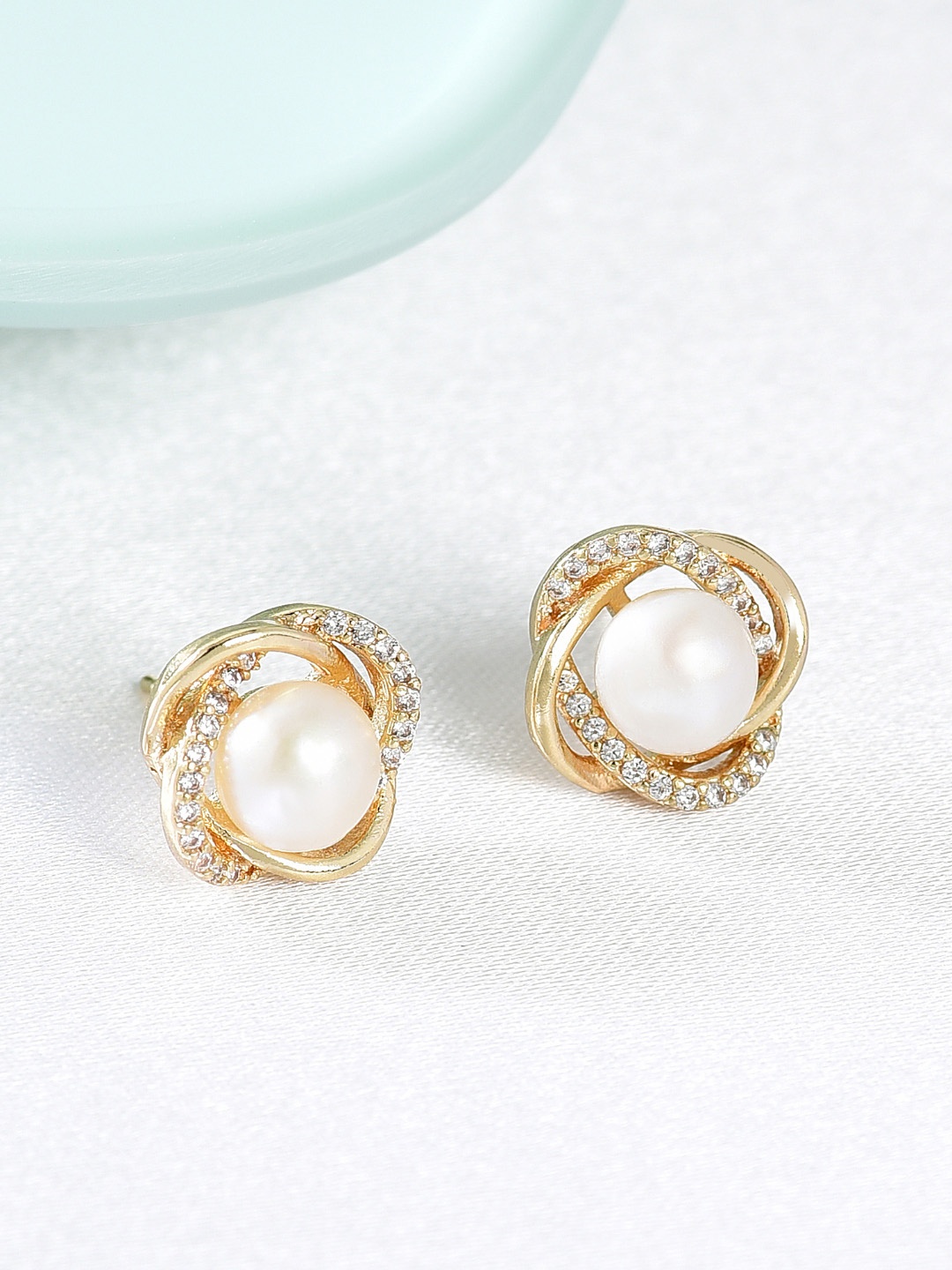 

Zaveri Pearls White & Gold-Plated Freshwater Pearl & Cubic Zirconia Studs Earrings