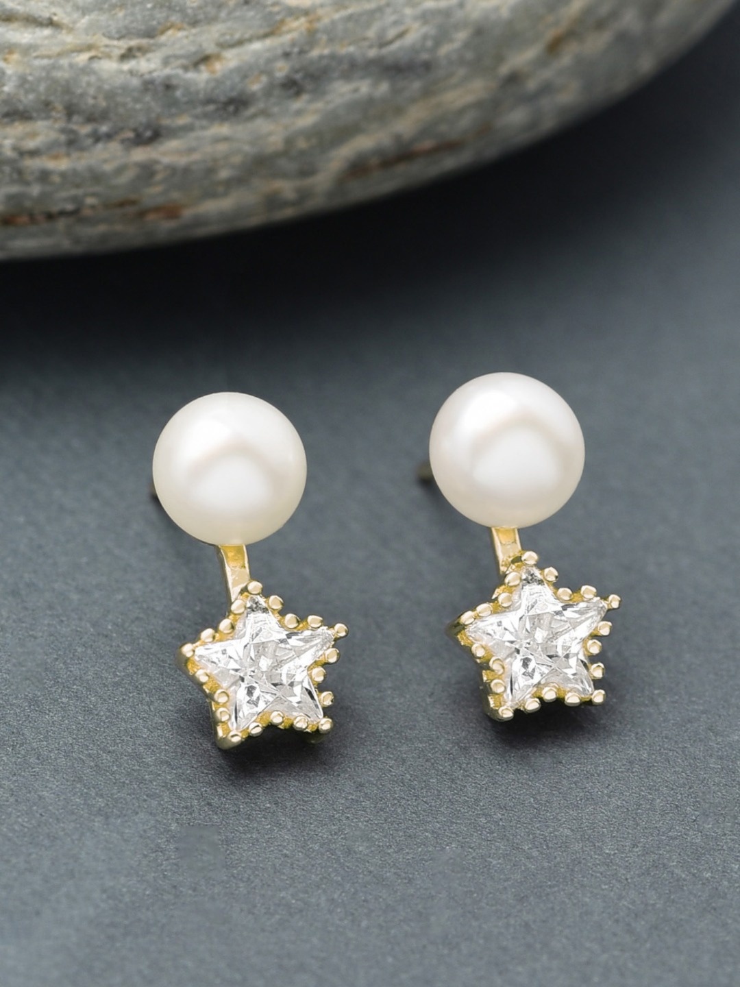 

Zaveri Pearls Gold-Plated White Freshwater Pearl & Cubic Zirconia Stud Earrings