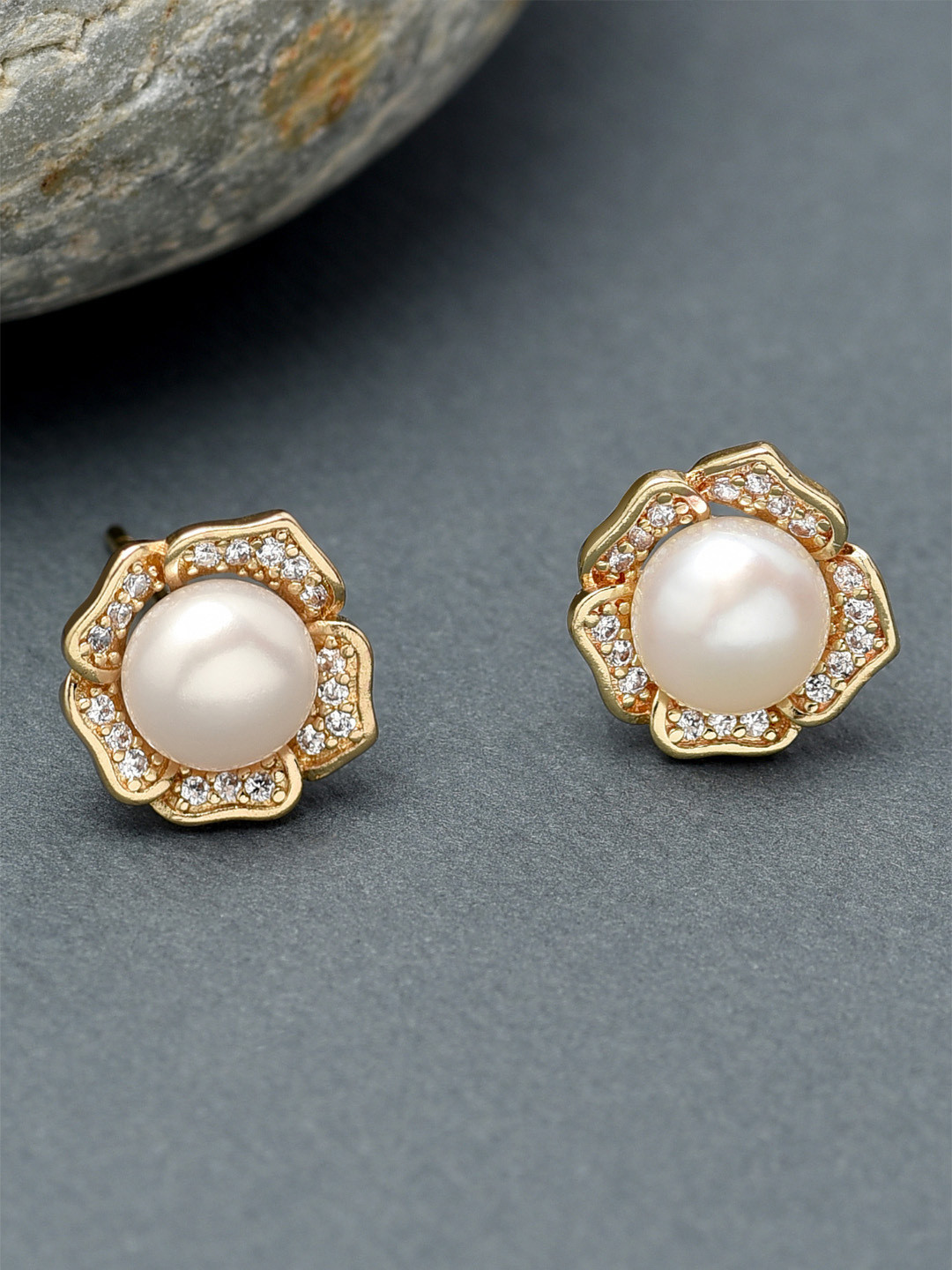 

Zaveri Pearls Gold-Plated & White Freshwater Pearl & Cubic Zirconia Studs Earrings