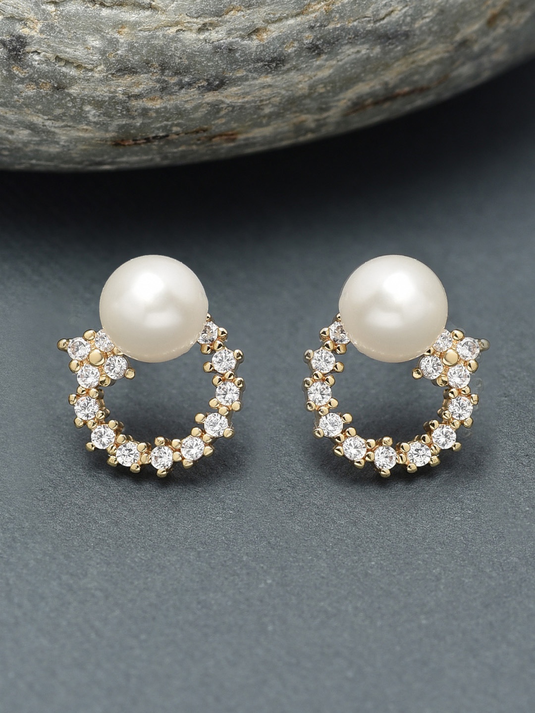 

Zaveri Pearls Gold-Plated & White Freshwater Pearl & Cubic Zirconia Studs Earrings