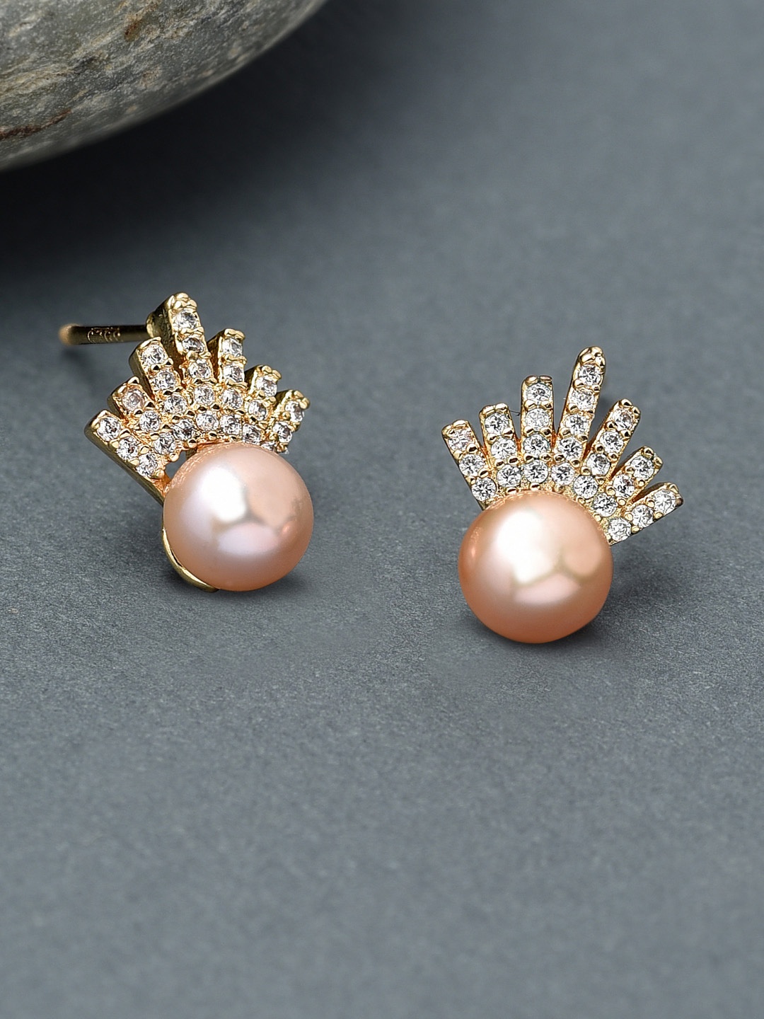 

Zaveri Pearls Gold-Plated Peach-Coloured Freshwater Pearl & Cubic Zirconia Studs Earrings