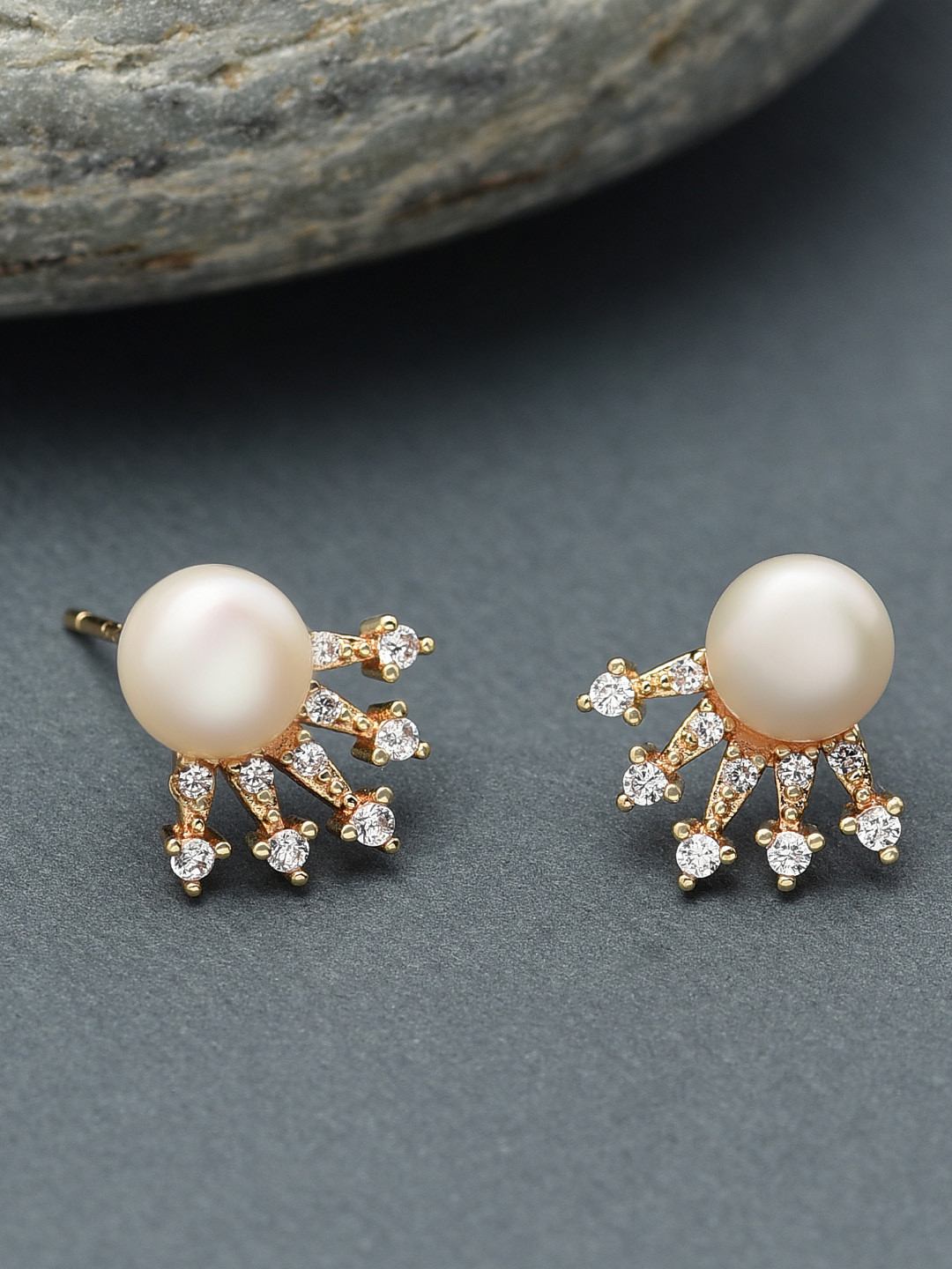

Zaveri Pearls Gold-Plated White Freshwater Pearl & Cubic Zirconia Studs Earrings