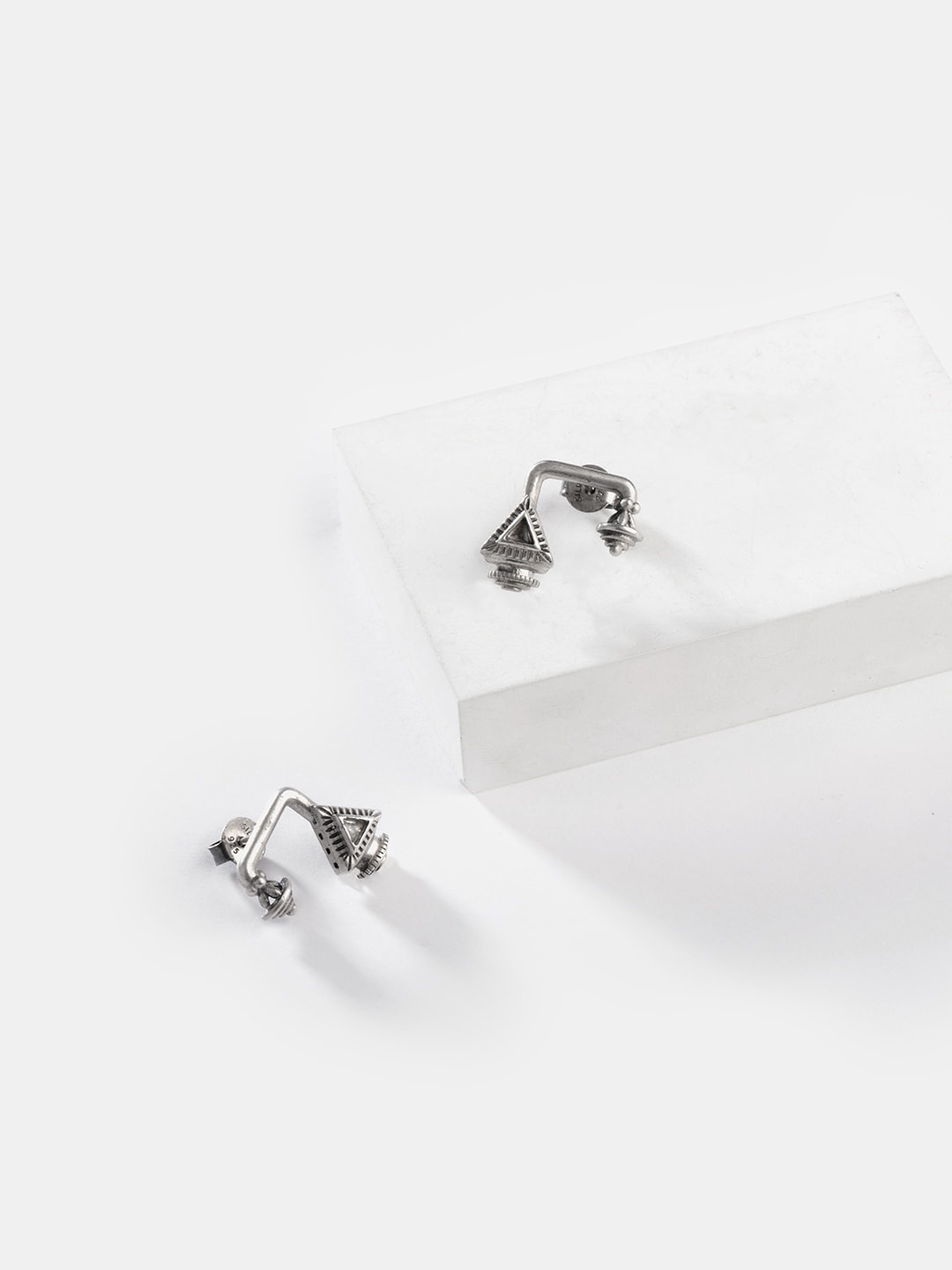 

SHAYA 925 Sterling Silver Triangular Studs