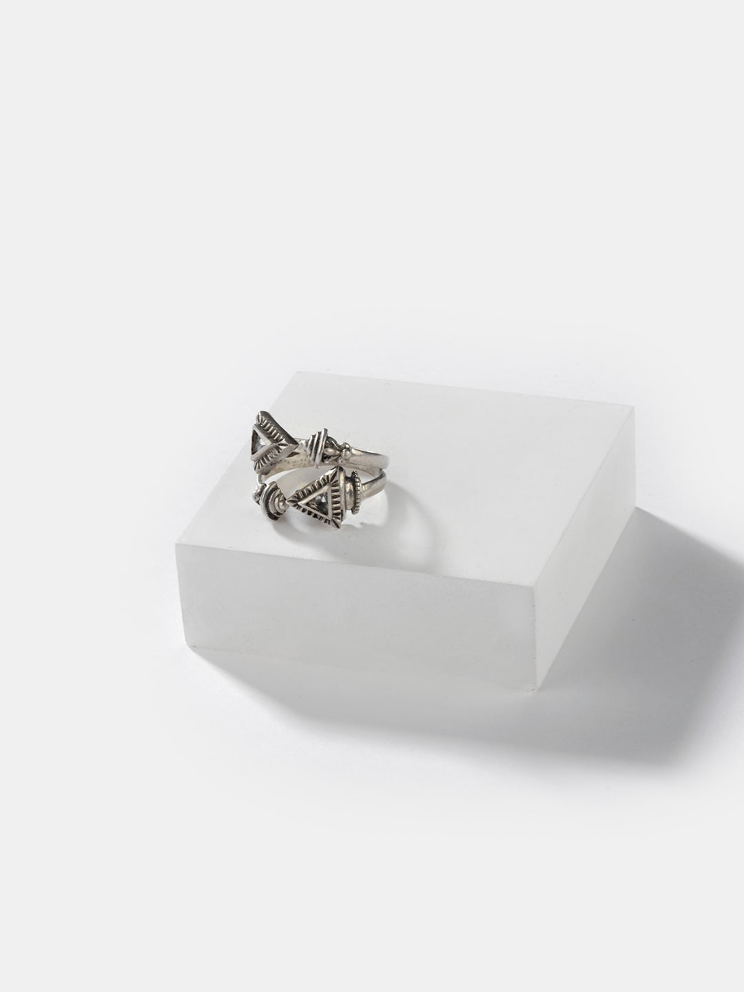 

SHAYA Women Oxidised Silver-Toned Finger Ring