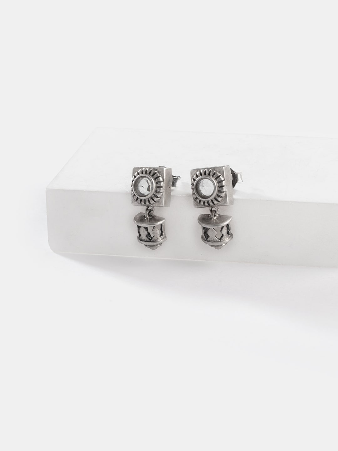 

SHAYA Oxidised Silver-Toned & White Contemporary Anne Shirley 925 Silver Drop Earrings