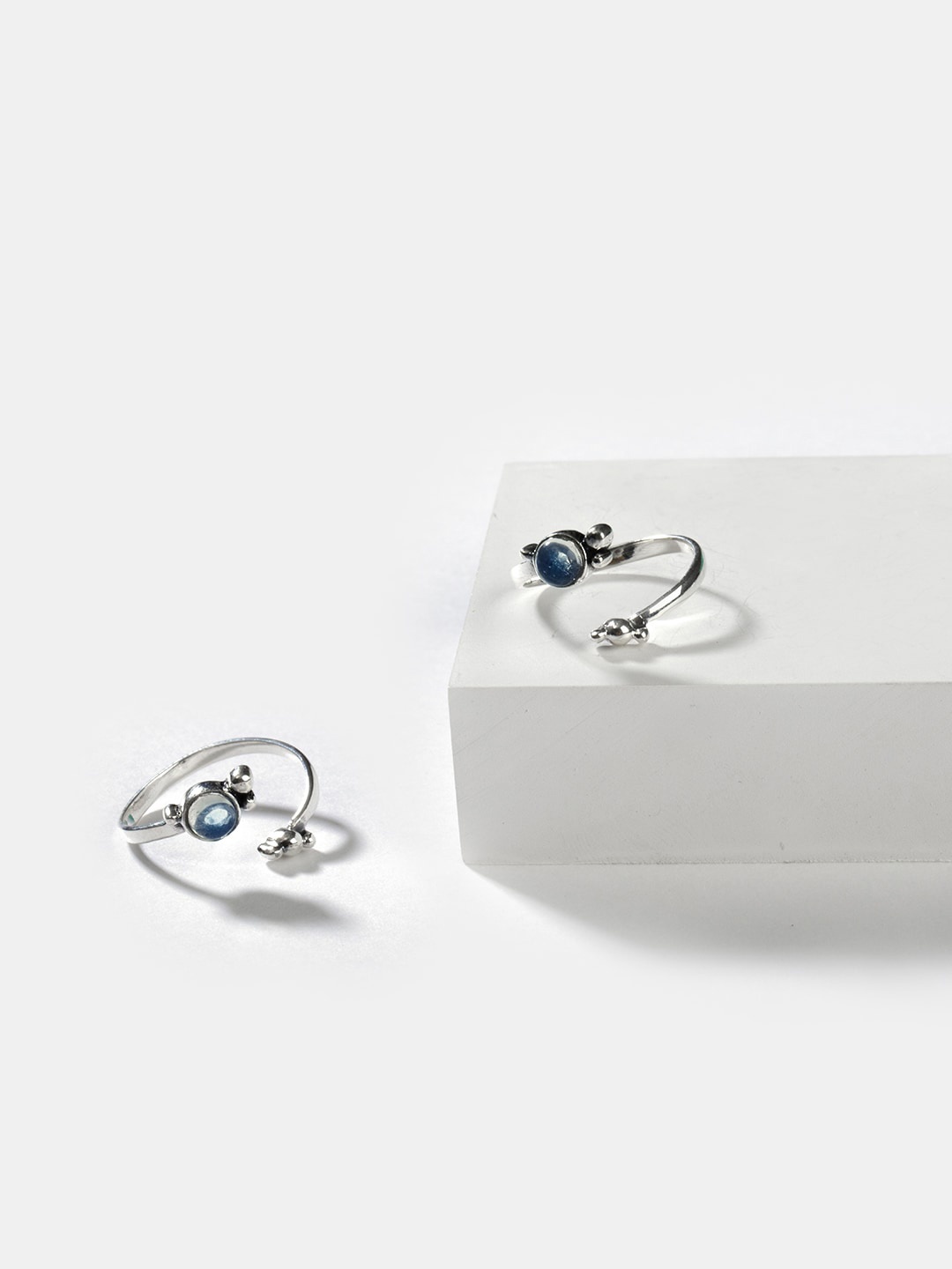 

SHAYA Set Of 2 Silver-Toned Adjustable Ethnic Toerings