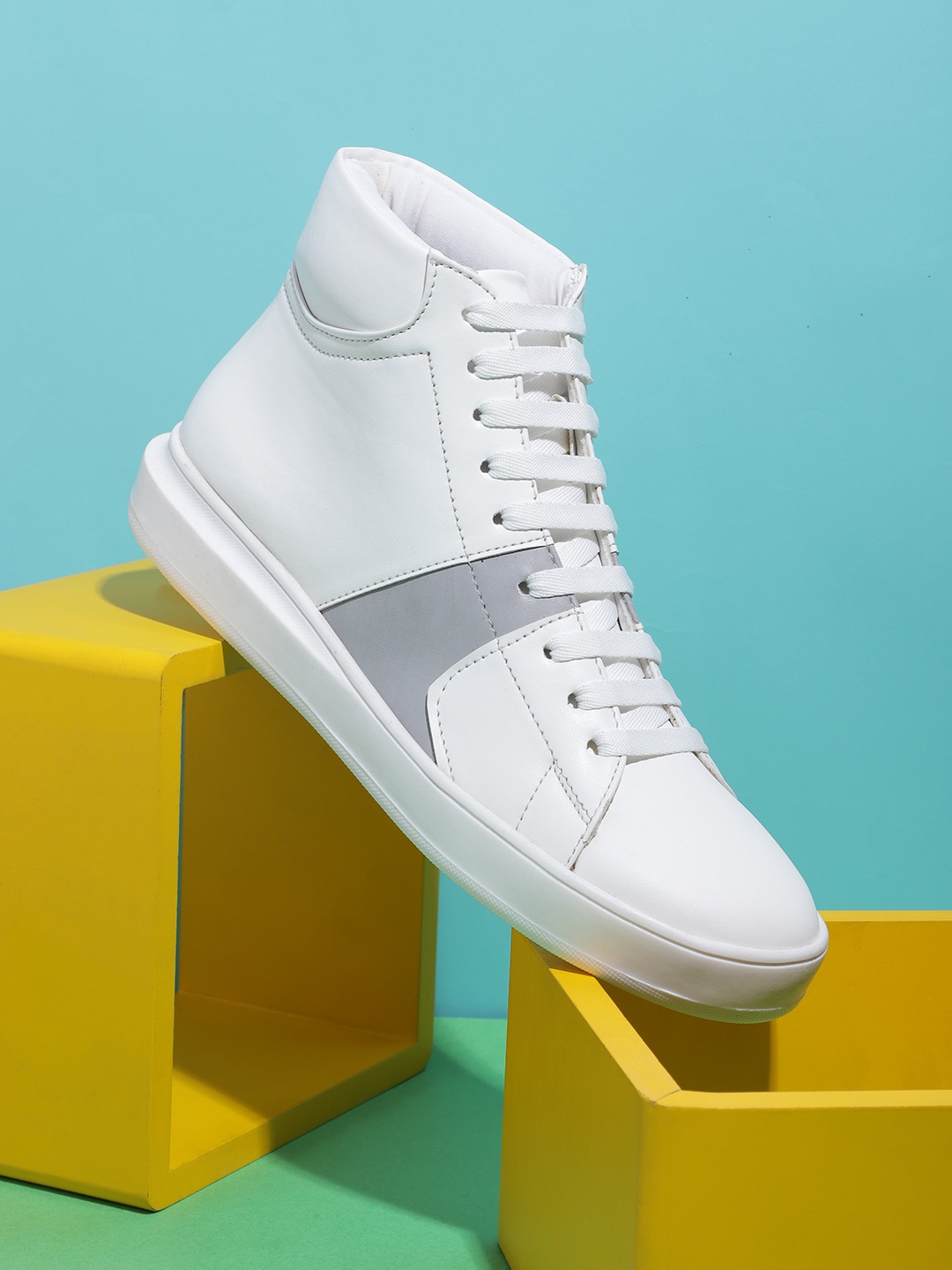 

Kook N Keech Women White & Grey Mid-Top Colourblocked Sneakers
