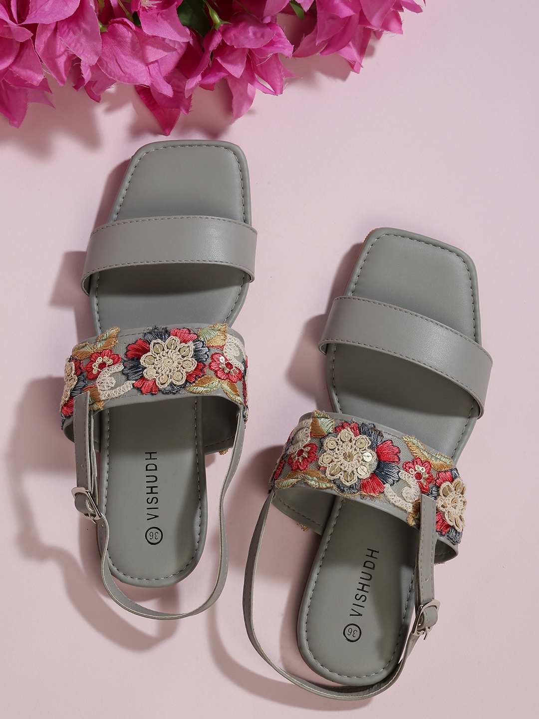 

Vishudh Women Grey Textured Open Toe Flats