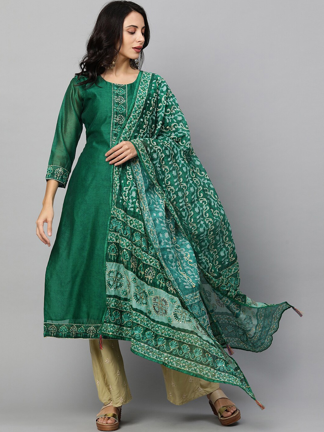 

FASHOR Women Green & White Kantha Embroidered Straight Kurta with Printed Dupatta
