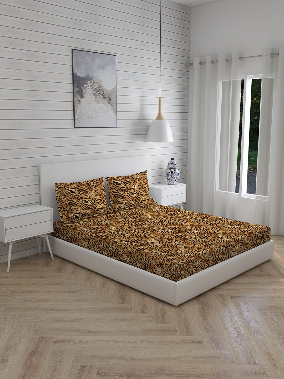 

Boutique Living India Brown & Black 300 TC King Bedsheet with 2 Pillow Covers