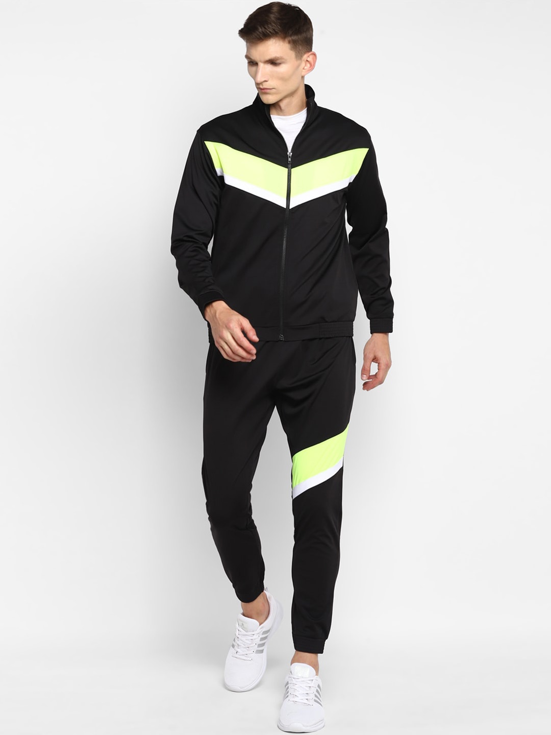 

Yuuki Men Black & Green Colorblocked Tracksuit