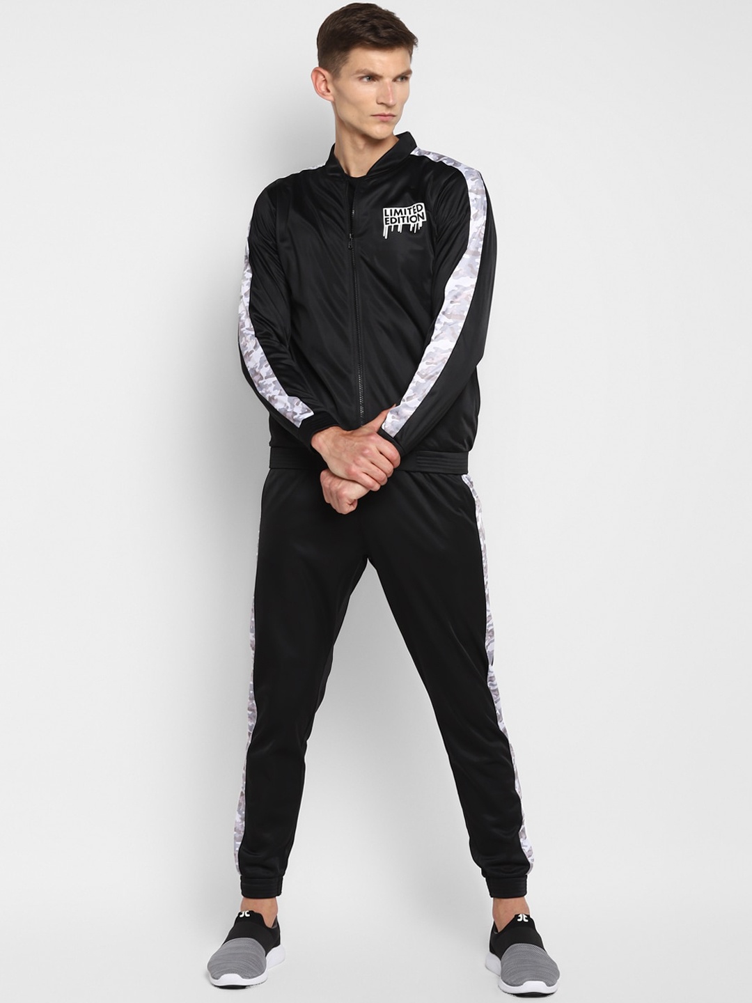 

Yuuki Men Black & White Solid Tracksuit