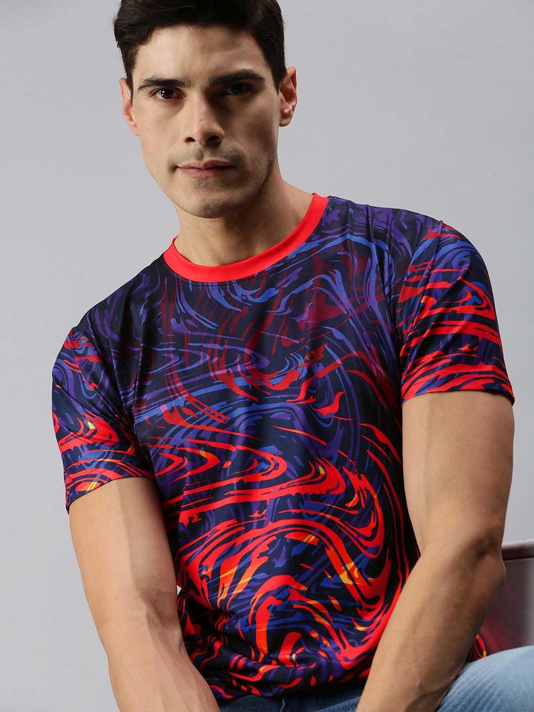 

mezmoda Men Navy Blue & Red All Over Abstract Printed Dry-Fit Round Neck T-shirt