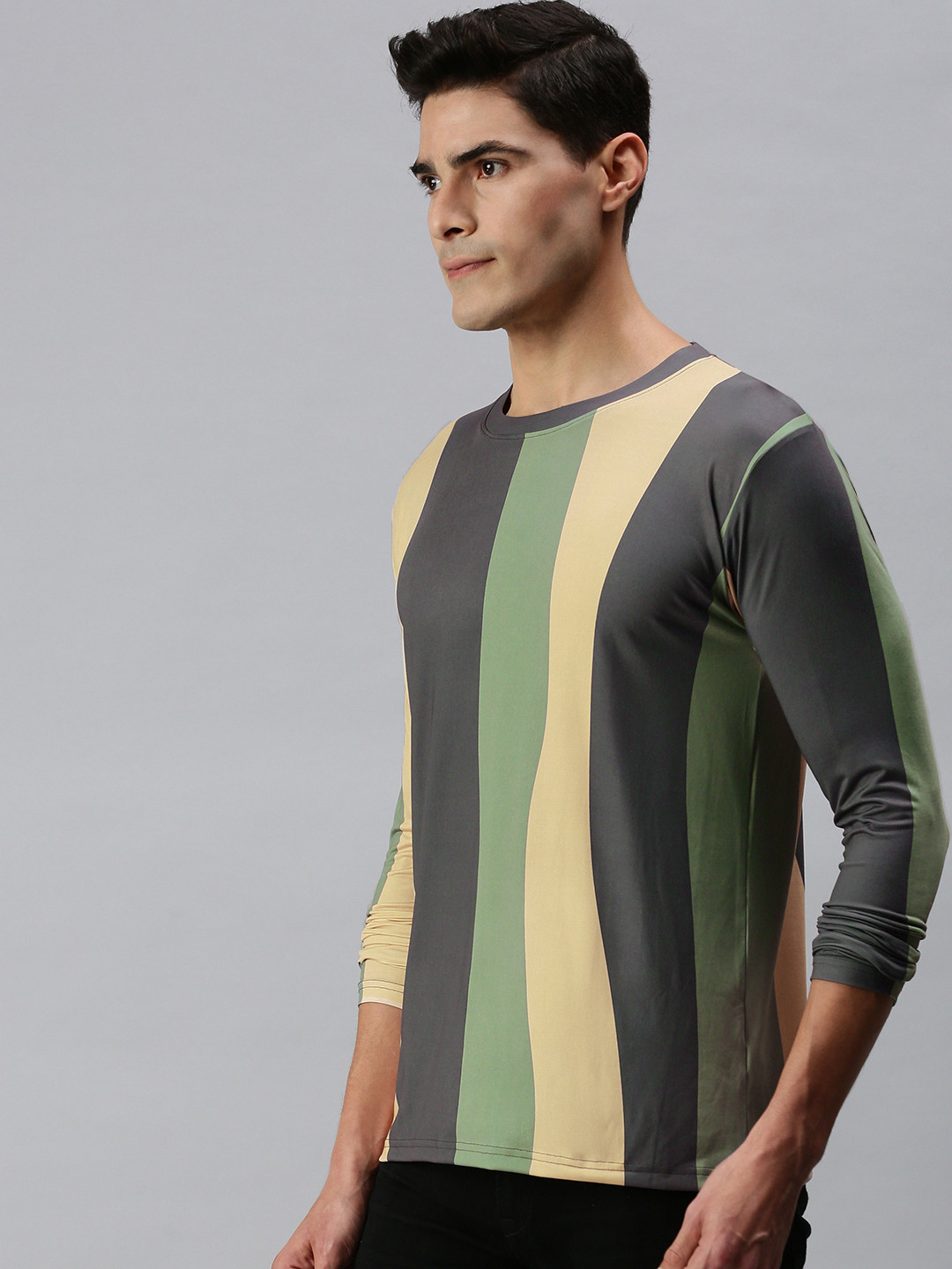 

mezmoda Men Green & Off-White Colourblocked Dry-Fit Round Neck T-shirt