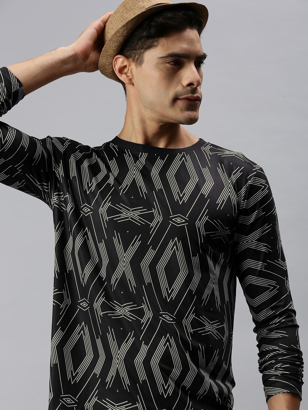 

mezmoda Men Black & White All Over Geometric Printed Dry-Fit Round Neck T-shirt