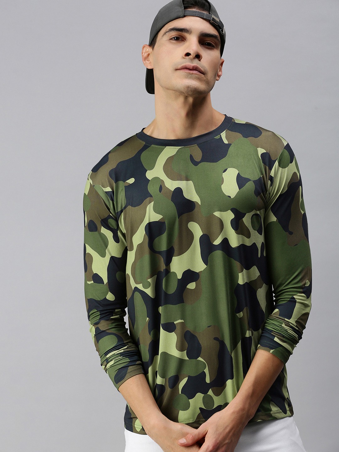 

mezmoda Men Green Camouflage Printed Dry-Fit Round Neck T-shirt