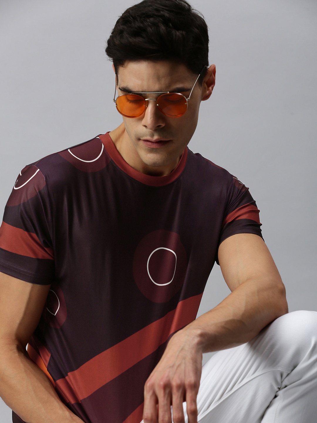 

mezmoda Men Maroon All Over Geometric Printed Dry-Fit Round Neck T-shirt