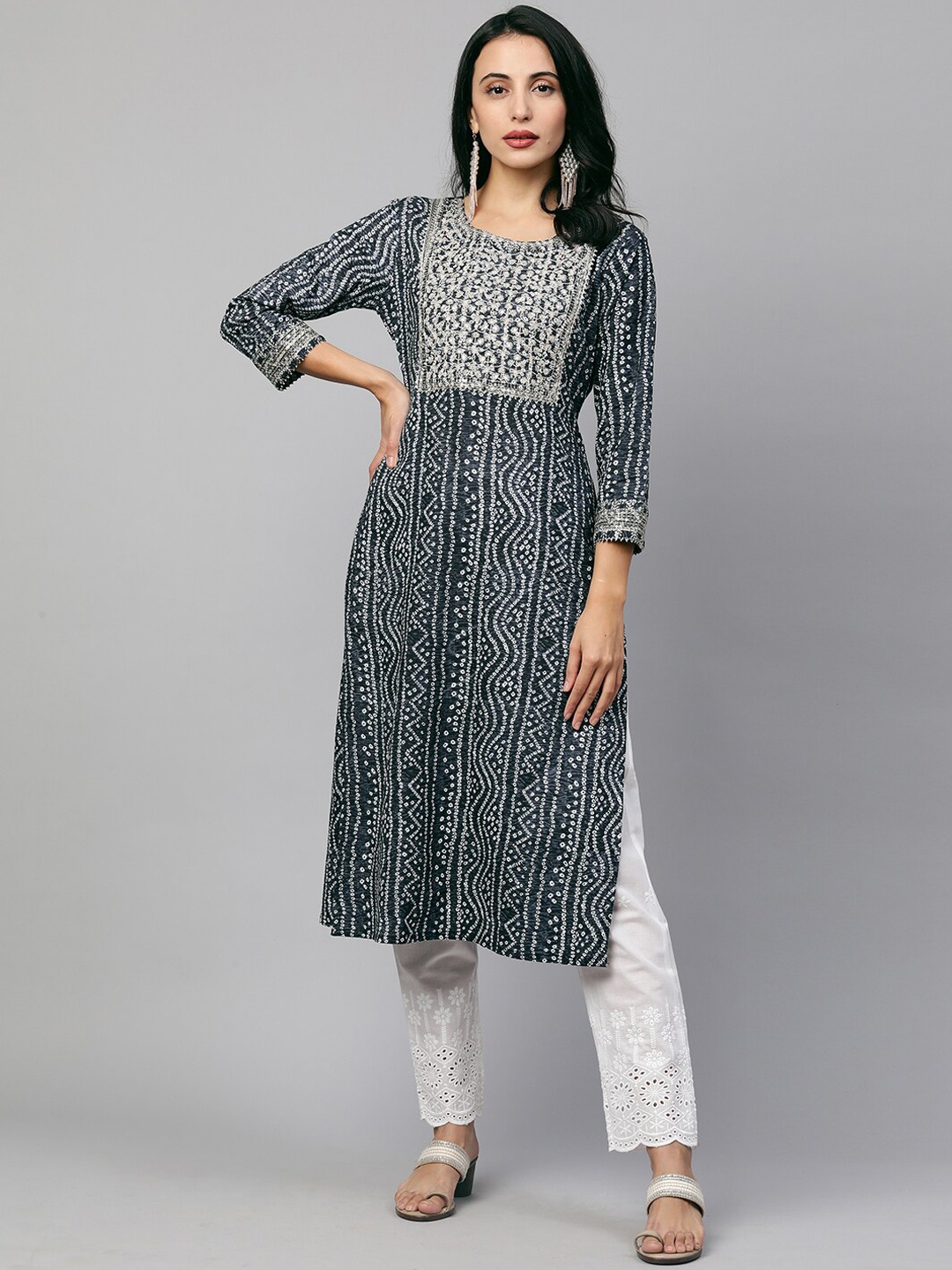 

FASHOR Women Grey & White Bandhani Printed Thread Work Straight Kurta