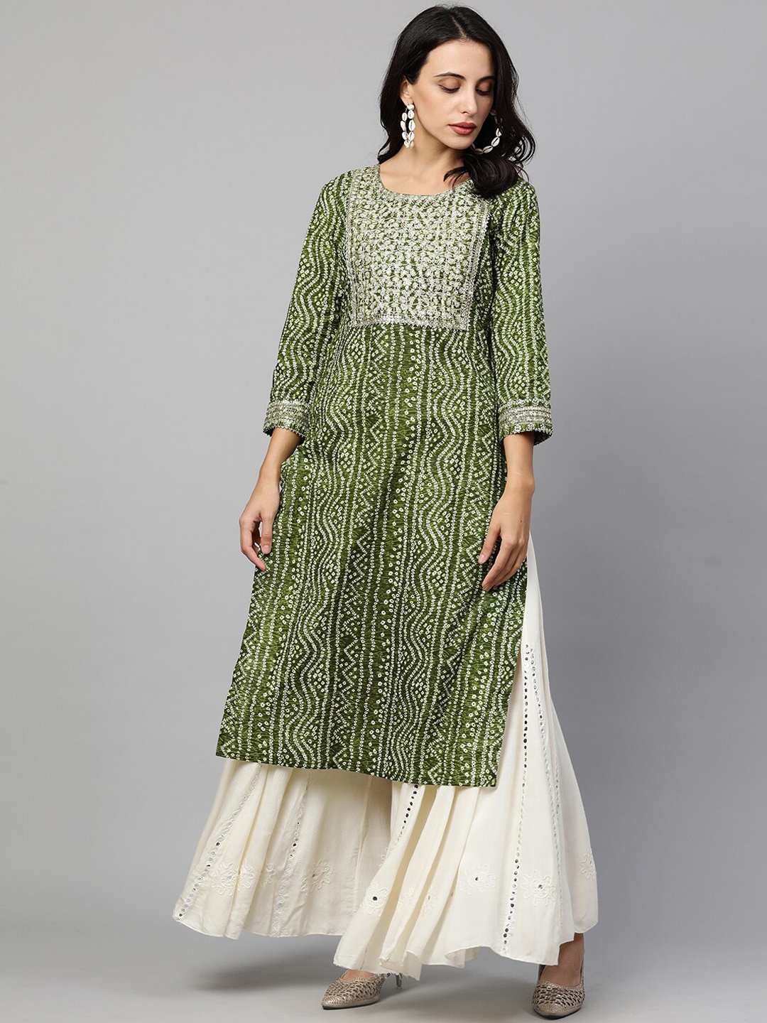 

FASHOR Women Green & White Bandhani Printed Gotta Patti Kurta