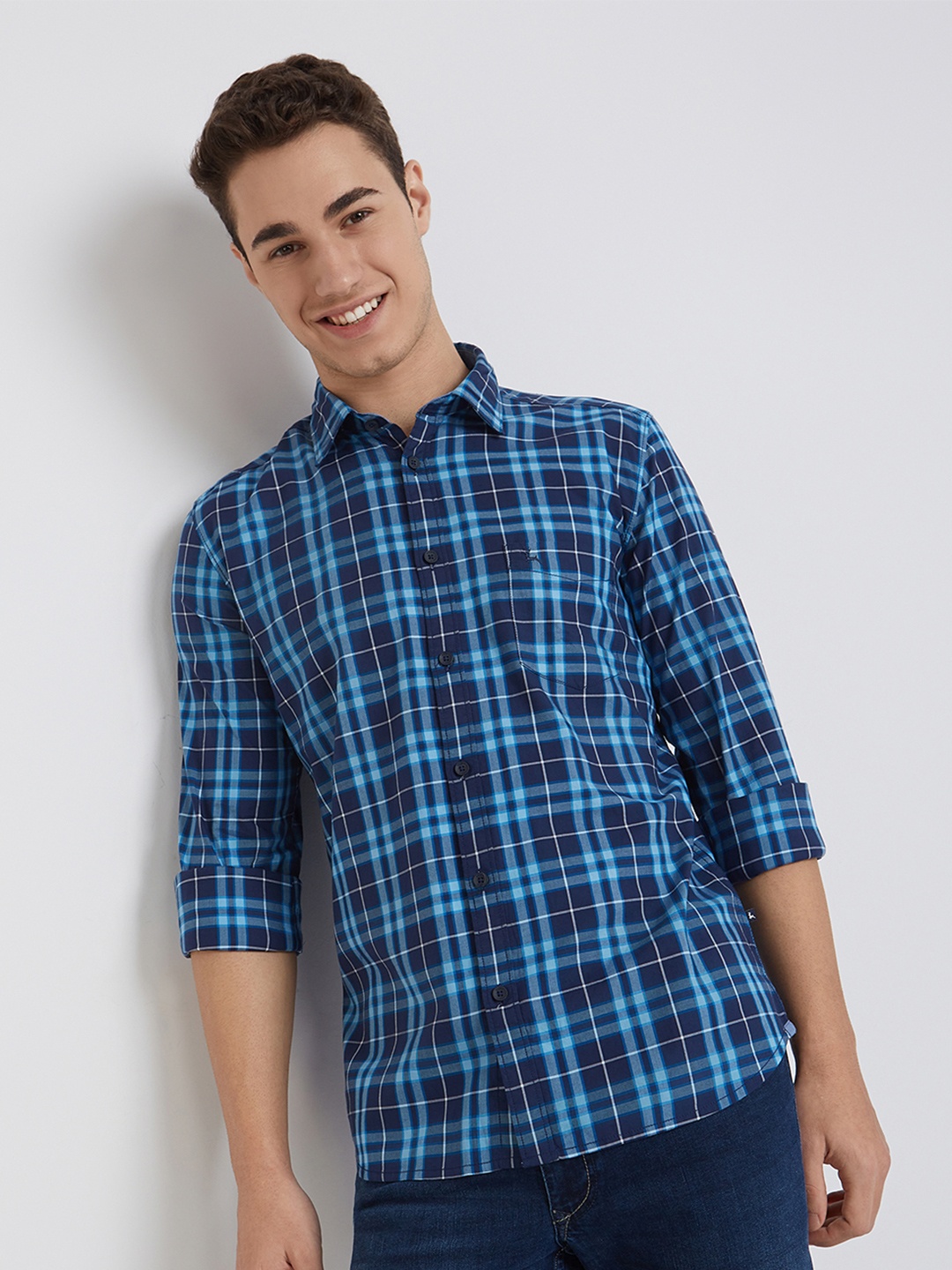 

Parx Men Blue Slim Fit Opaque Checked Casual Shirt