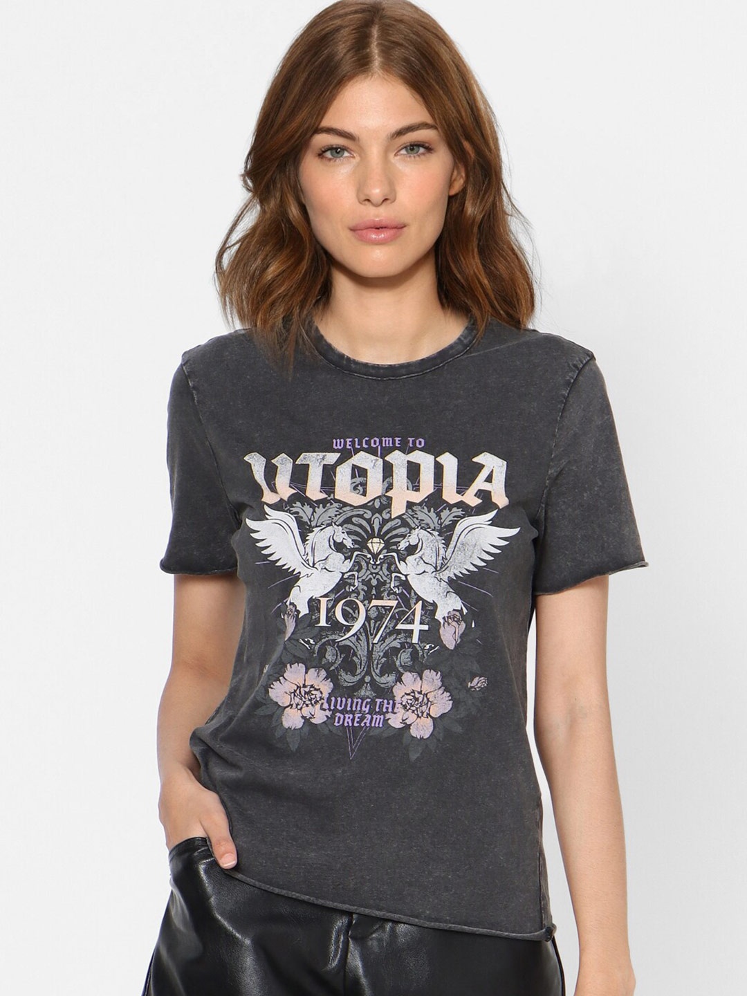 

ONLY Women Black Typography Printed Pockets T-shirt