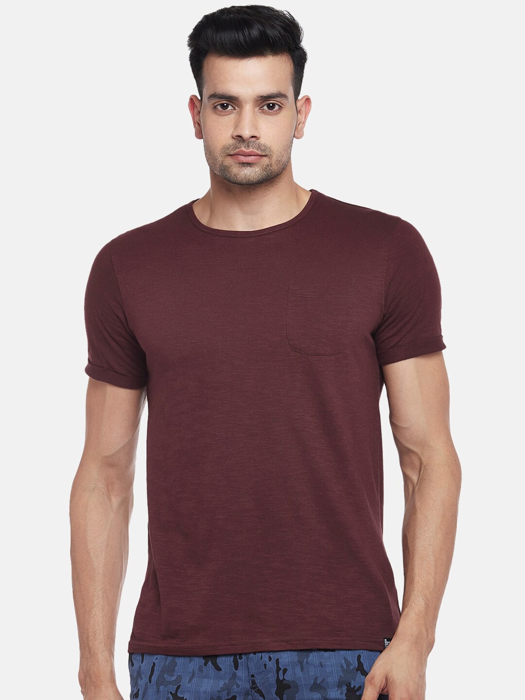 

People Men Maroon V-Neck Pockets T-shirt