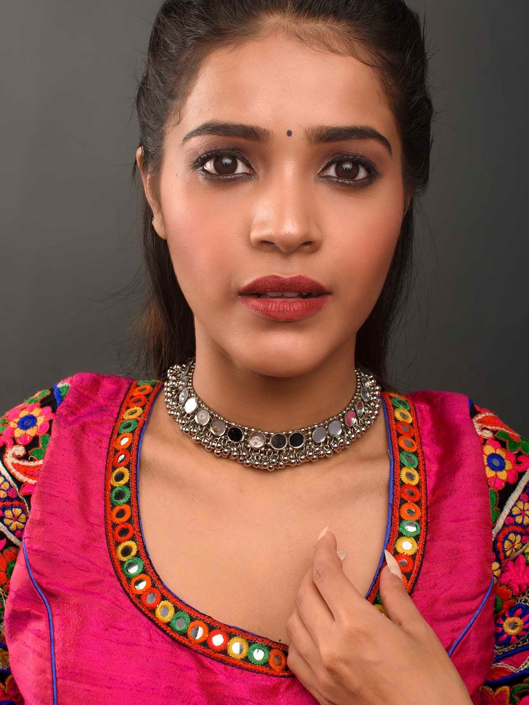 

Fida Silver-Toned & White Silver-Plated Oxidised Mirror Work Necklace