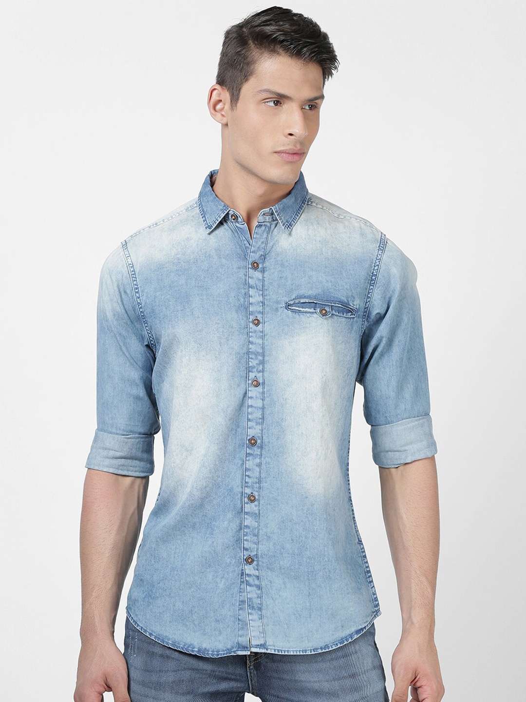 

Llak Jeans Men Blue Faded Slim Fit Casual Shirt