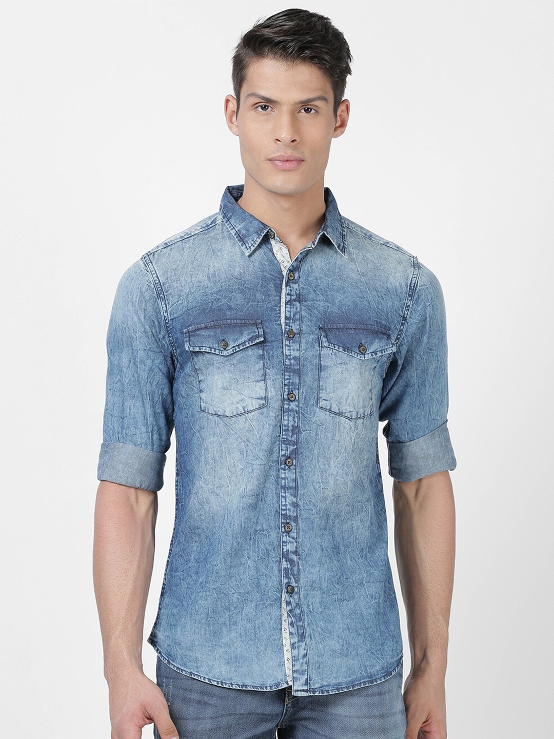 

Llak Jeans Men Blue Faded Slim Fit Casual Shirt