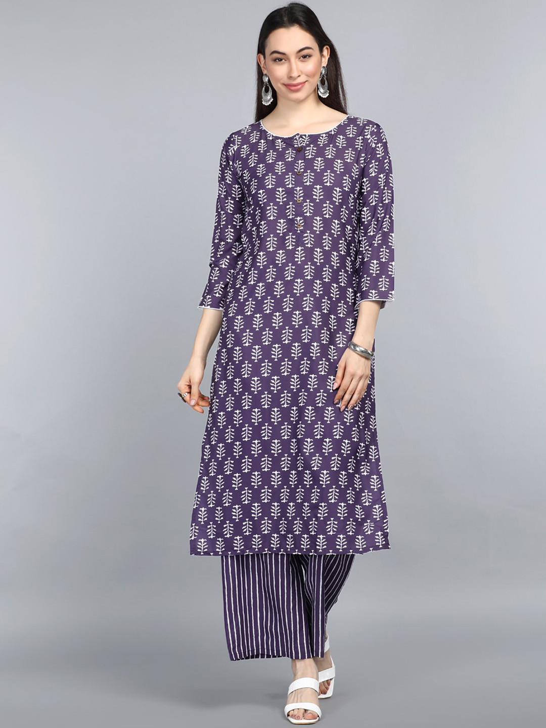 

AHIKA Women Purple Floral Printed Regular Kurta With Trousers