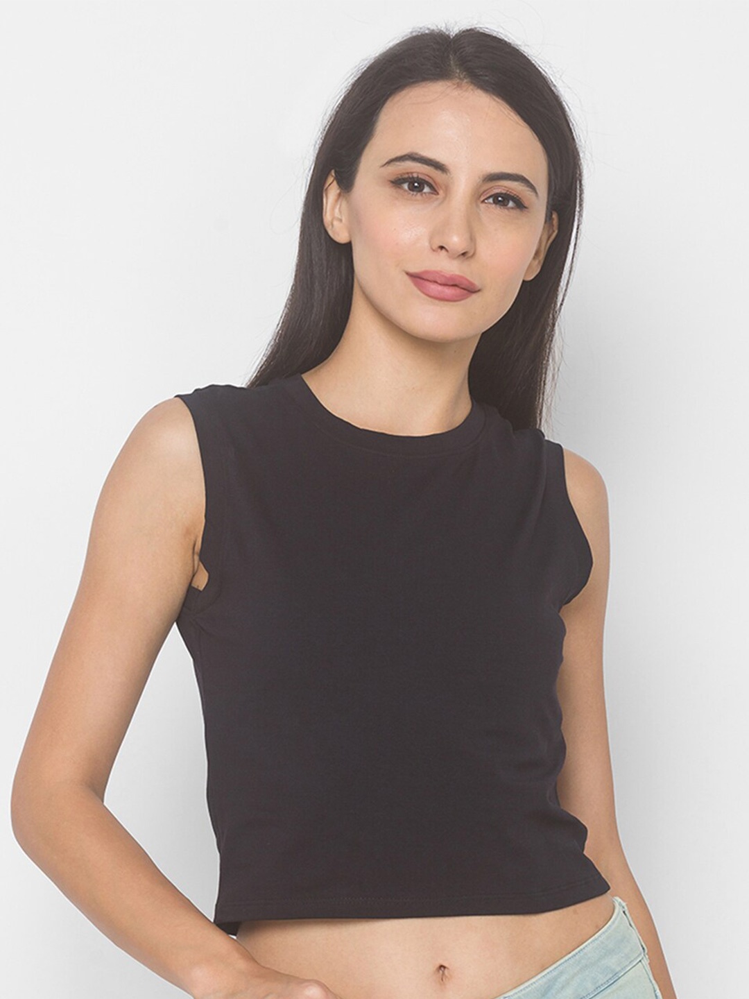 

Globus Black Regular Crop Top
