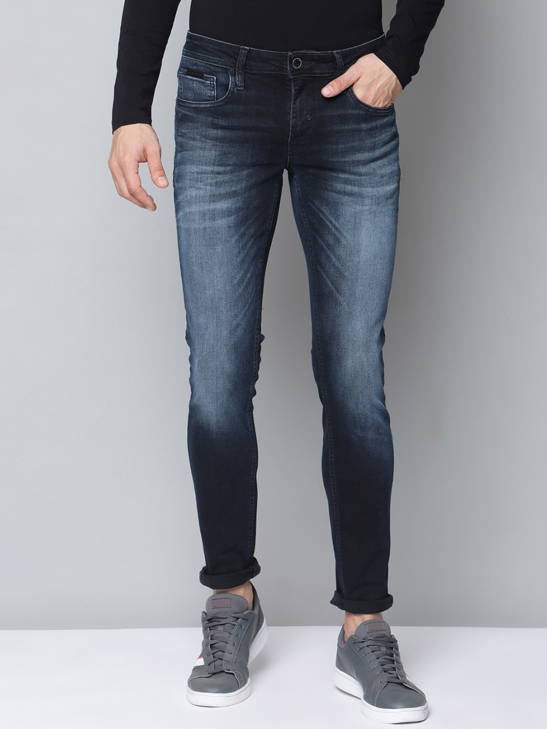 

Antony Morato Men Blue Tapered Fit Low Distress Heavy Fade Jeans