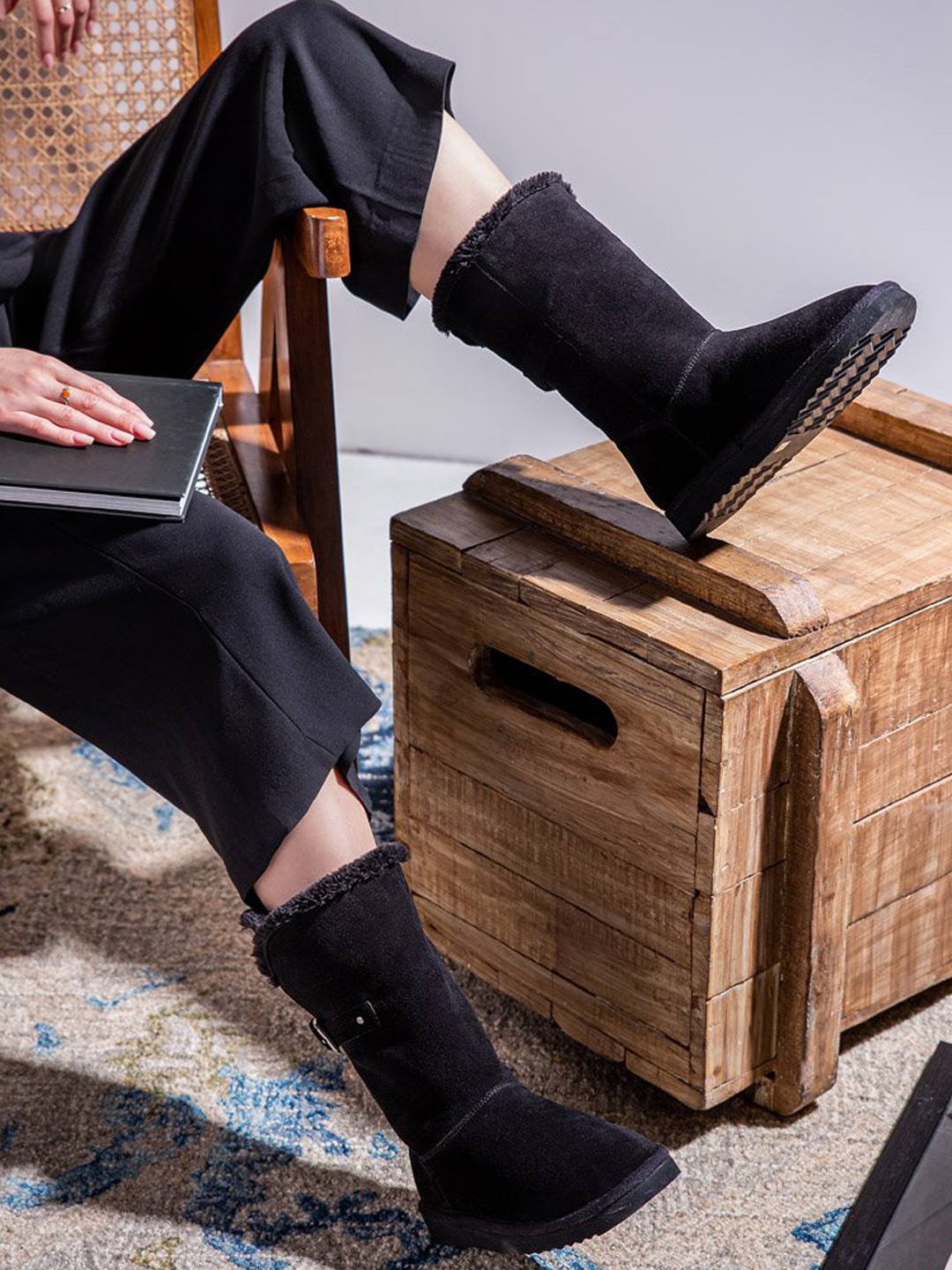 

Saint G Black Suede Leather High-Top Flatform Heeled Snug Boots