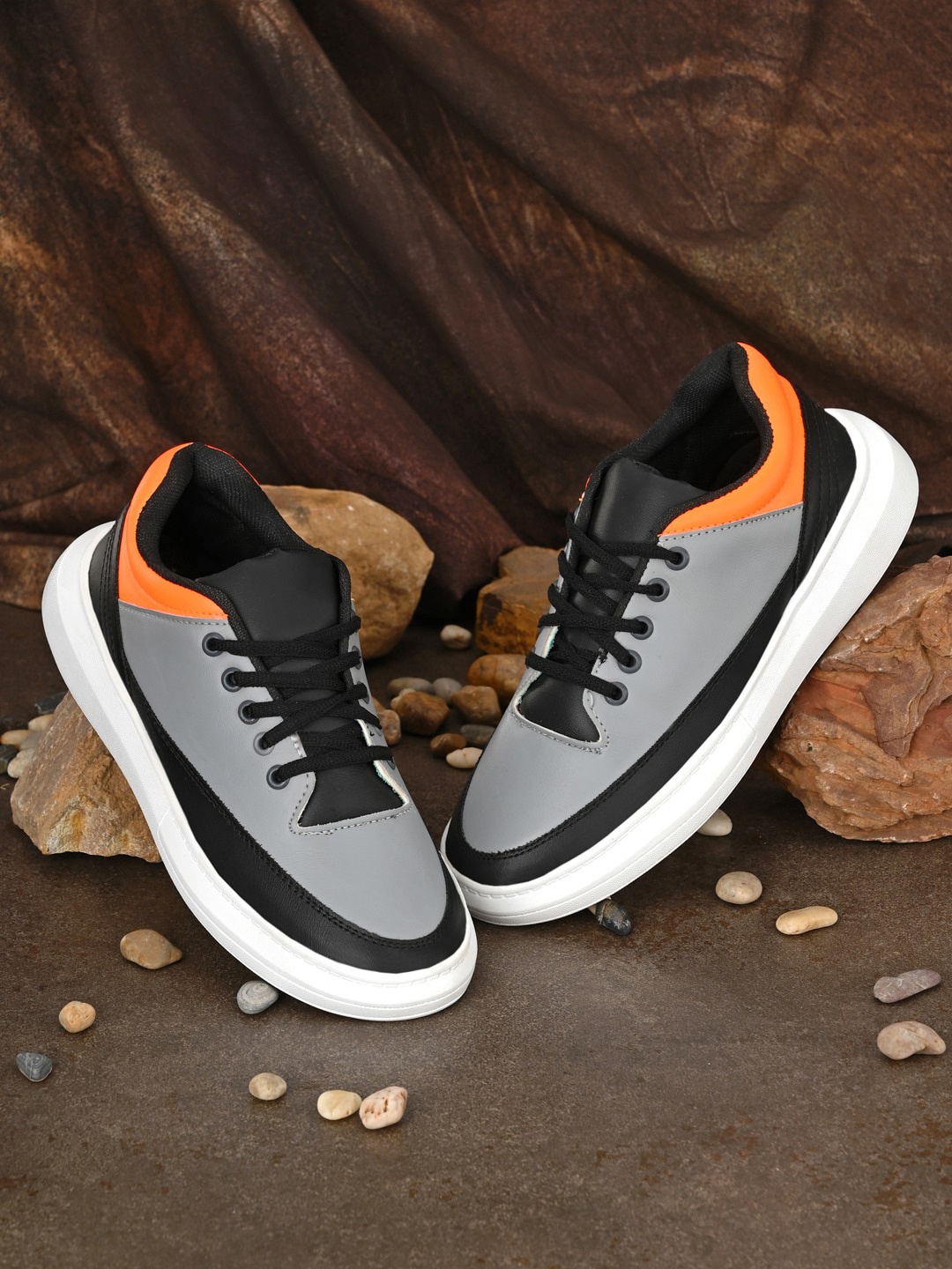 

Mactree Men Grey Colourblocked PU Sneakers