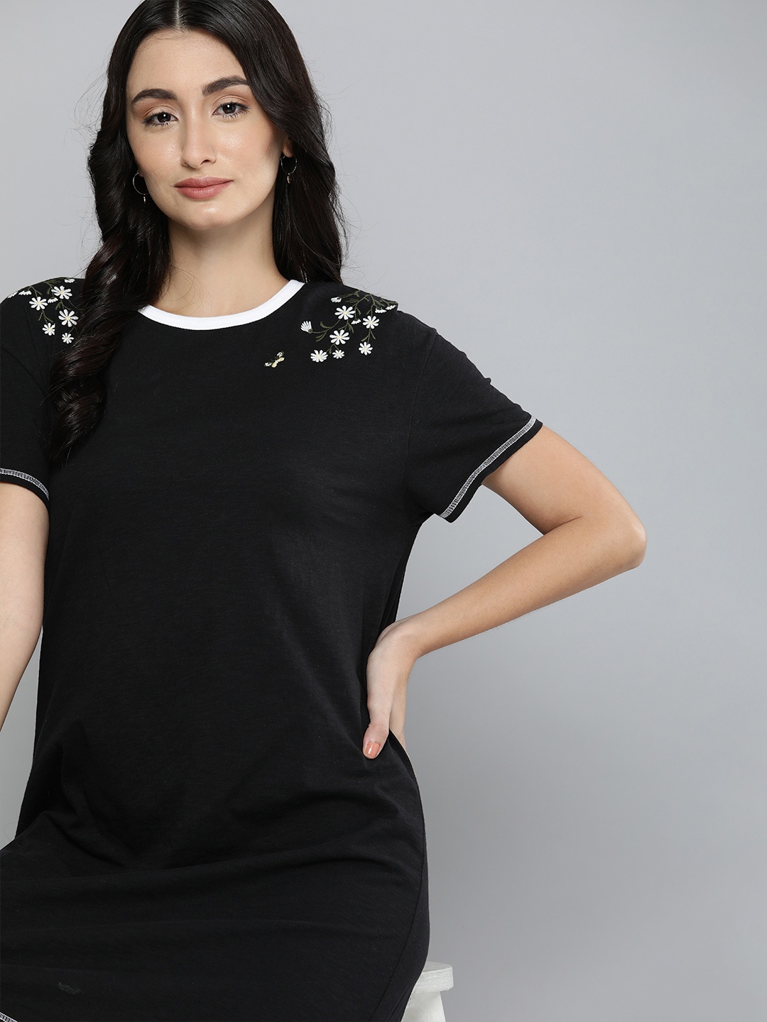 

Chemistry Black Embroidered Nightdress