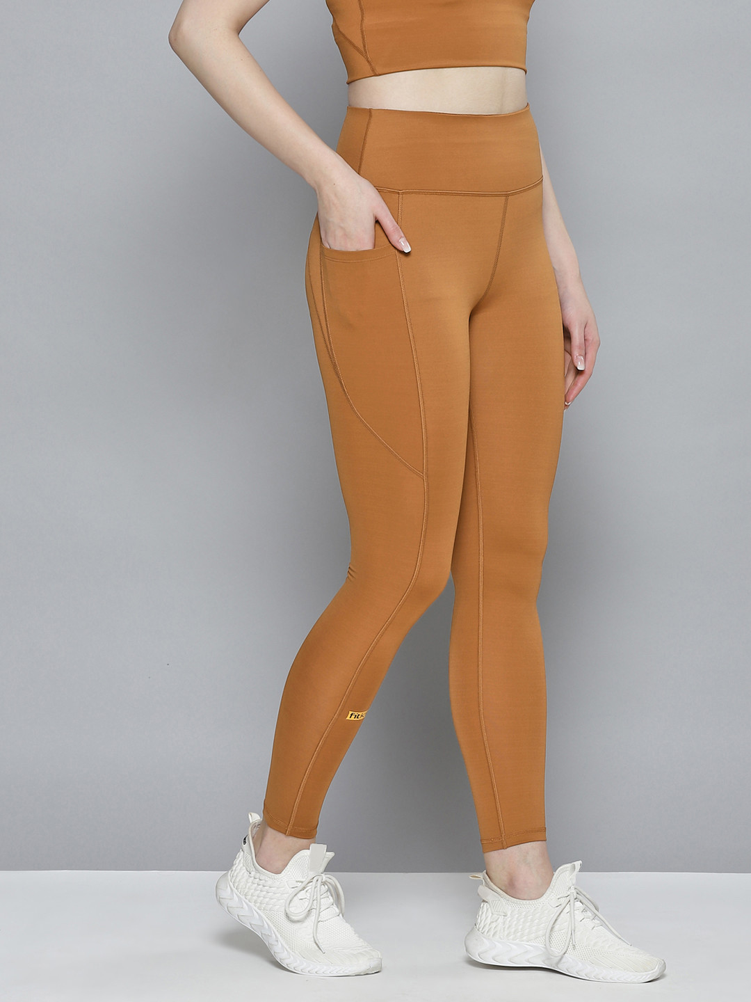 

Fitkin Women Brown Solid Training Quick Dry Tights