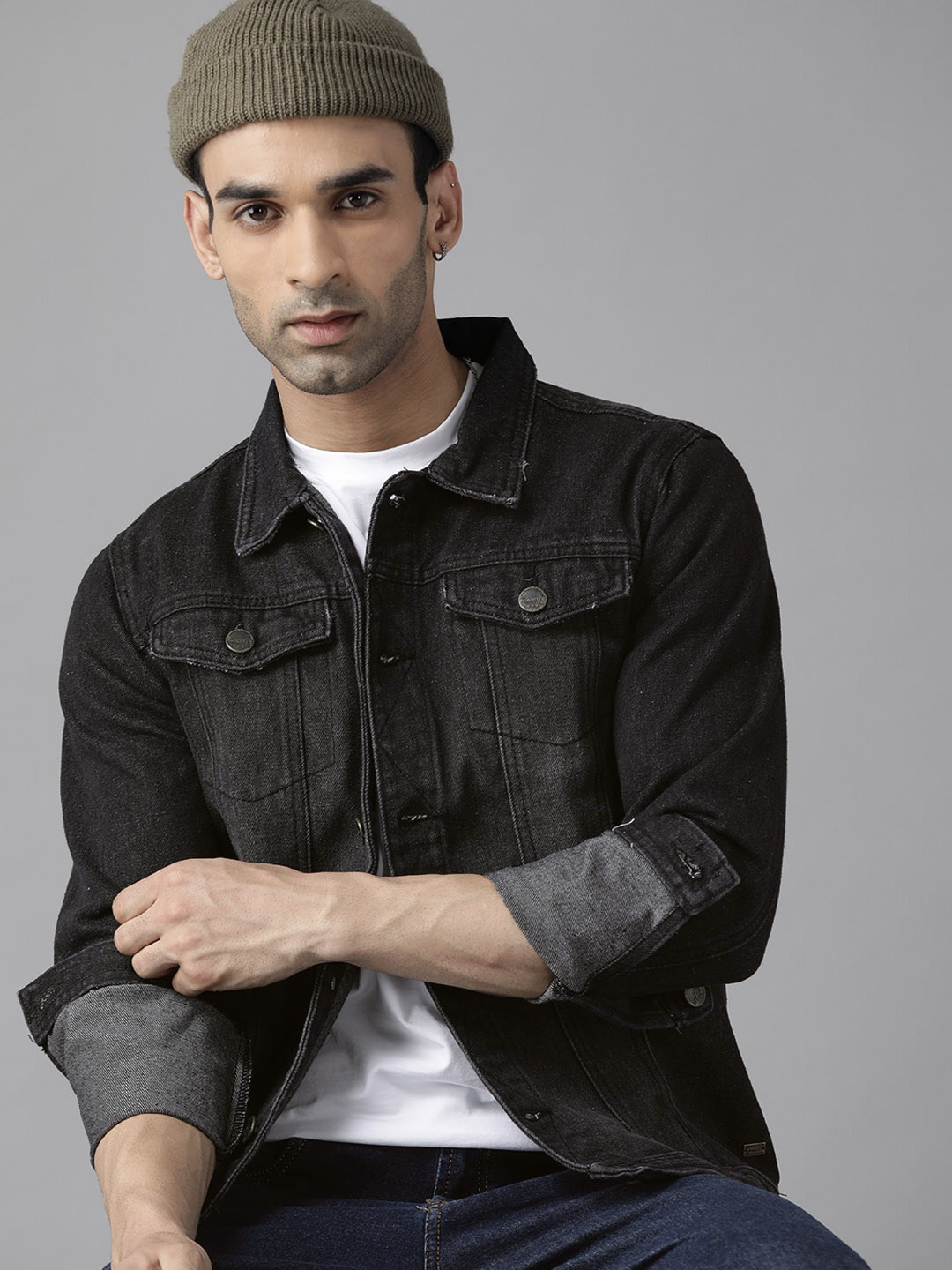 

The Roadster Lifestyle Co Men Black Lightly Faded Denim Jacket