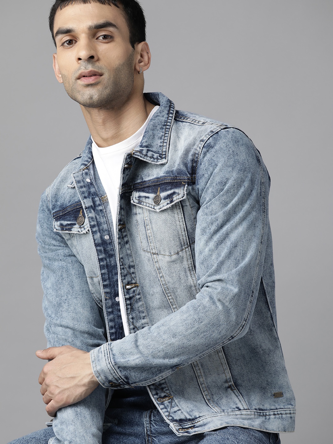 

The Roadster Lifestyle Co Men Blue Pure Cotton Washed Denim Jacket