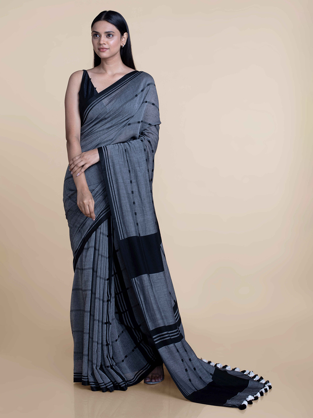 

Suta Grey & Black Printed Saree
