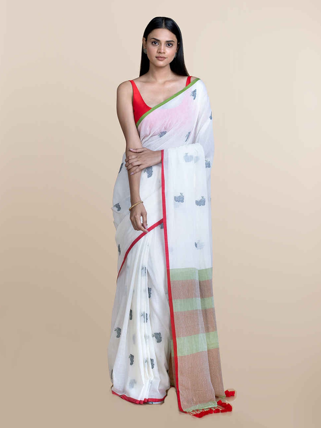 

Suta Women White Ethnic Motifs Motif Printed Cotton Saree