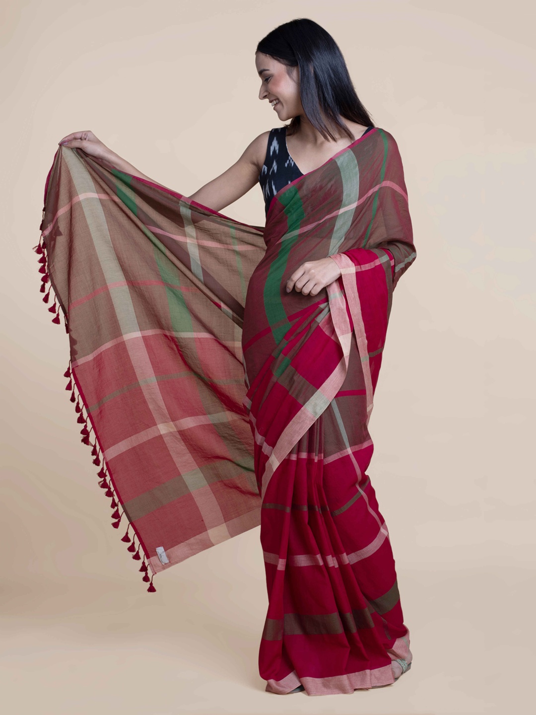 

Suta Women Maroon & Green Pure Handloom Cotton Saree